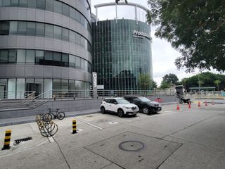 Foto 6 de En venta estratégica oficina amoblada de 75m2 en el Parque Empresarial Colón incluye parqueo