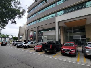 Foto 7 de En venta estratégica oficina amoblada de 75m2 en el Parque Empresarial Colón incluye parqueo