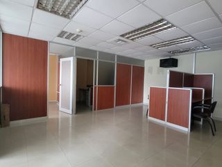 Foto 10 de En venta estratégica oficina amoblada de 75m2 en el Parque Empresarial Colón incluye parqueo