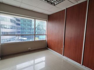 Foto 11 de En venta estratégica oficina amoblada de 75m2 en el Parque Empresarial Colón incluye parqueo