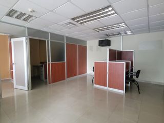Foto 13 de En venta estratégica oficina amoblada de 75m2 en el Parque Empresarial Colón incluye parqueo