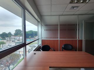 Foto 16 de En venta estratégica oficina amoblada de 75m2 en el Parque Empresarial Colón incluye parqueo