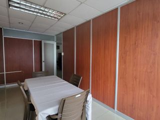 Foto 19 de En venta estratégica oficina amoblada de 75m2 en el Parque Empresarial Colón incluye parqueo