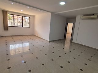 Departamento en Alquiler en Urdesa Central,  Planta Baja, 3 Habitaciones, 3 Baños, Garaje, Norte de Guayaquil.