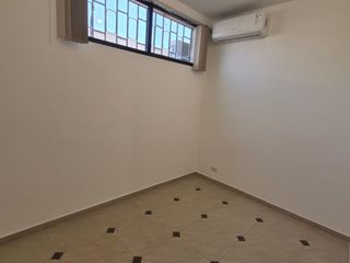 Departamento en Alquiler en Urdesa Central,  Planta Baja, 3 Habitaciones, 3 Baños, Garaje, Norte de Guayaquil.