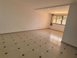 Departamento en Alquiler en Urdesa Central,  Planta Baja, 3 Habitaciones, 3 Baños, Garaje, Norte de Guayaquil.