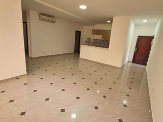 Departamento en Alquiler en Urdesa Central,  Planta Baja, 3 Habitaciones, 3 Baños, Garaje, Norte de Guayaquil.