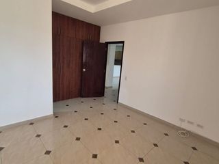 Departamento en Alquiler en Urdesa Central,  Planta Baja, 3 Habitaciones, 3 Baños, Garaje, Norte de Guayaquil.