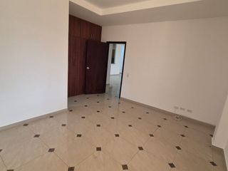 Departamento en Alquiler en Urdesa Central,  Planta Baja, 3 Habitaciones, 3 Baños, Garaje, Norte de Guayaquil.