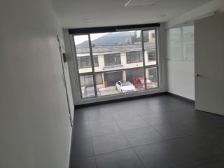 Foto 19 de CASA CASTELLANA  ADAPTADA PARA OFICINAS