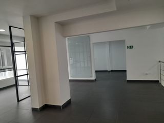 Foto 25 de CASA CASTELLANA  ADAPTADA PARA OFICINAS