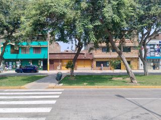 Foto 2 de SE VENDE CASA PARA INVERSION CON 6 DEPARTAMENTOS -  COMAS, AV. SAN FELIPE