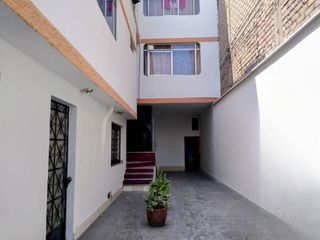 Foto 1 de Se Vende Casa Comercial, con Local, Oficinas, Departamentos y Cochera - Depósito, en Avenida Pastor Sevilla (Ruta C), Ovalo Cocharcas, Primer Sector,