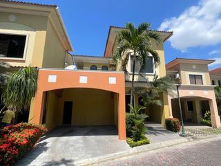 Foto 1 de Casa en venta Samborondón, Ciudadela Villa Real, sector UEES, Tornero
