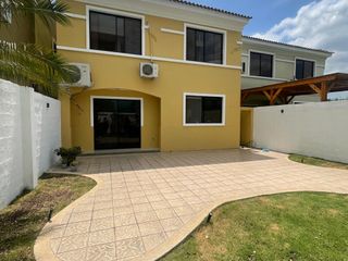 Foto 11 de Casa en venta Samborondón, Ciudadela Villa Real, sector UEES, Tornero