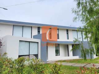 Foto 9 de Venta - Casa de venta sector Belisario Quevedo propiedad con estilo y prestigio para familias que buscan vivir bien en Latacunga/24urb53