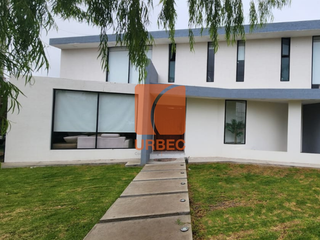 Foto 10 de Venta - Casa de venta sector Belisario Quevedo propiedad con estilo y prestigio para familias que buscan vivir bien en Latacunga/24urb53