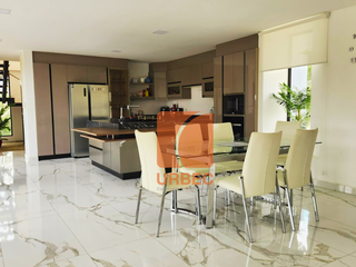 Foto 12 de Venta - Casa de venta sector Belisario Quevedo propiedad con estilo y prestigio para familias que buscan vivir bien en Latacunga/24urb53