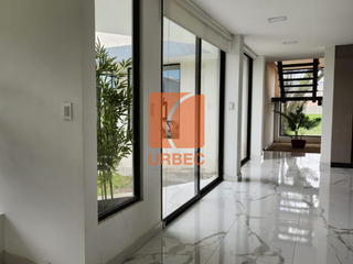 Foto 13 de Venta - Casa de venta sector Belisario Quevedo propiedad con estilo y prestigio para familias que buscan vivir bien en Latacunga/24urb53