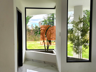 Foto 15 de Venta - Casa de venta sector Belisario Quevedo propiedad con estilo y prestigio para familias que buscan vivir bien en Latacunga/24urb53