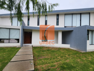 Foto 17 de Venta - Casa de venta sector Belisario Quevedo propiedad con estilo y prestigio para familias que buscan vivir bien en Latacunga/24urb53
