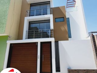 Foto 3 de VENDO HERMOSA Y AMPLIA CASA DE ESTRENO EN CERRO COLORADO