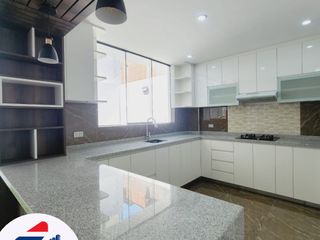 Foto 8 de VENDO HERMOSA Y AMPLIA CASA DE ESTRENO EN CERRO COLORADO