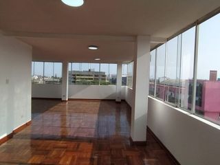 Foto 1 de VENTA DE LOCAL COMERCIAL - SURCO