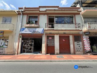 Foto 2 de Se vende casa rentera central en la ciudad de Loja