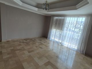 Departamento en Alquiler en Urdesa Central, 2 Habitaciones, 2 Baños, Norte de Guayaquil.