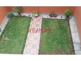 Foto 14 de CASA EN VENTA DE 3 PISOS EN URB. PRIMAVERA FRENTE A PARQUE  261M2