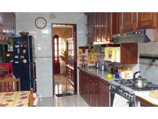 Foto 15 de CASA EN VENTA DE 3 PISOS EN URB. PRIMAVERA FRENTE A PARQUE  261M2