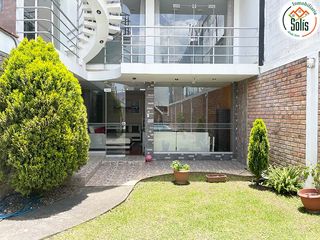Foto 3 de SOLÍS VENDE CASA DE 4 PISOS CON PISCINA EN BAÑOS DEL INCA