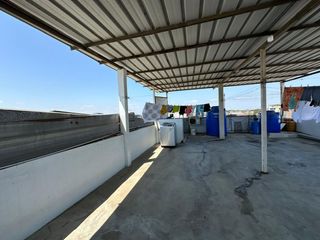 Foto 6 de casa comercial de venta en manta zona norte