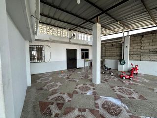 Foto 10 de casa comercial de venta en manta zona norte