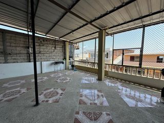 Foto 12 de casa comercial de venta en manta zona norte