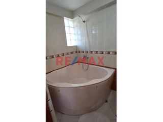 Foto 18 de Vendo Duplex En La Av El Golf Con Cochera 173 M2