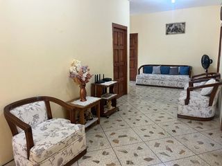 Foto 2 de casa de venta en manta zona centro