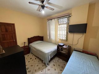 Foto 5 de casa de venta en manta zona centro