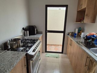 Foto 5 de Casa Amoblada en Alquiler en Urbanización Los Prados, 3 Habitaciones, 3 Baños, Patio, Parqueo, Piscina, Seguridad, Samborondon.