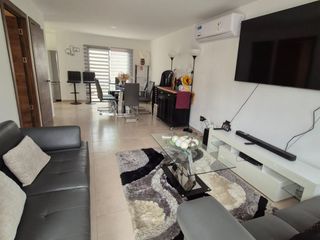 Foto 1 de Casa Amoblada en Alquiler en Urbanización Los Prados, 3 Habitaciones, 3 Baños, Patio, Parqueo, Piscina, Seguridad, Samborondon.