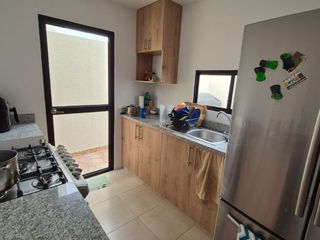 Foto 4 de Casa Amoblada en Alquiler en Urbanización Los Prados, 3 Habitaciones, 3 Baños, Patio, Parqueo, Piscina, Seguridad, Samborondon.