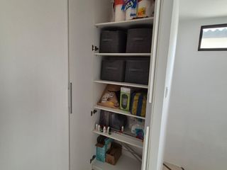 Foto 9 de Casa Amoblada en Alquiler en Urbanización Los Prados, 3 Habitaciones, 3 Baños, Patio, Parqueo, Piscina, Seguridad, Samborondon.