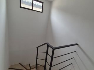Foto 11 de Casa Amoblada en Alquiler en Urbanización Los Prados, 3 Habitaciones, 3 Baños, Patio, Parqueo, Piscina, Seguridad, Samborondon.