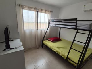 Foto 14 de Casa Amoblada en Alquiler en Urbanización Los Prados, 3 Habitaciones, 3 Baños, Patio, Parqueo, Piscina, Seguridad, Samborondon.