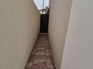 Foto 19 de Casa Amoblada en Alquiler en Urbanización Los Prados, 3 Habitaciones, 3 Baños, Patio, Parqueo, Piscina, Seguridad, Samborondon.