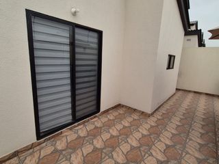Foto 20 de Casa Amoblada en Alquiler en Urbanización Los Prados, 3 Habitaciones, 3 Baños, Patio, Parqueo, Piscina, Seguridad, Samborondon.