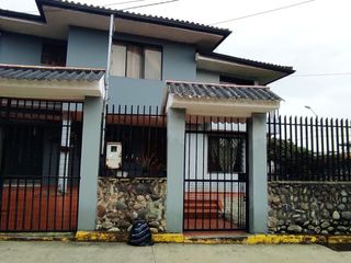 Foto 2 de CASA DE OPORTUNIDAD CUENCA LA BASILICA