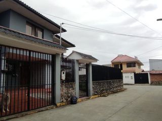Foto 3 de CASA DE OPORTUNIDAD CUENCA LA BASILICA