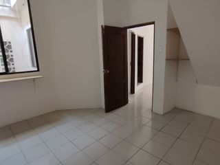 Foto 9 de Oportunidad!! Vendo casa rentera con varios departamentos en Sauces 8